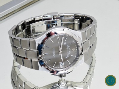Rare grey sigma  dial Vacheron Constantin Overseas 42040 Jumbo