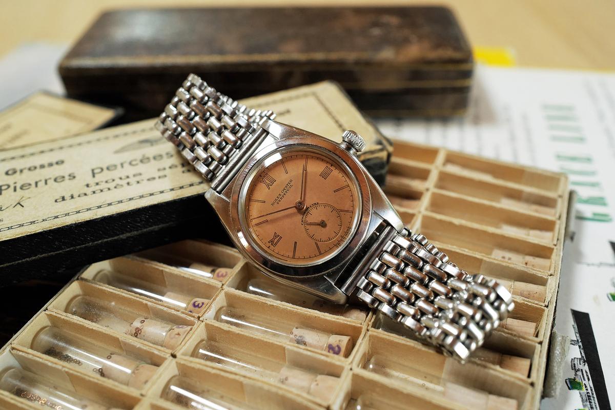 Rolex 2764 Oyster Perpertual Bubbleback with super rare salmon dial